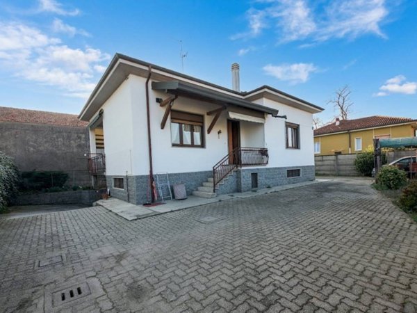casa indipendente in vendita a Legnano
