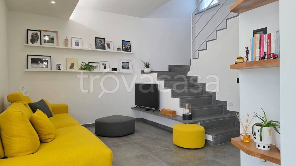 casa indipendente in vendita a Legnano