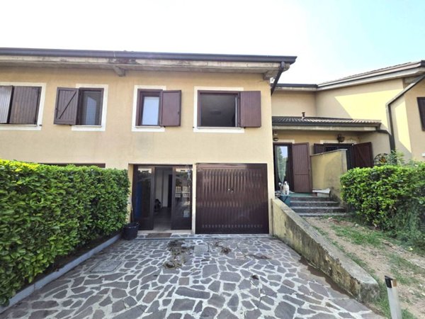 casa indipendente in vendita a Legnano