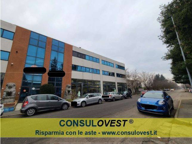 locale commerciale in vendita a Legnano