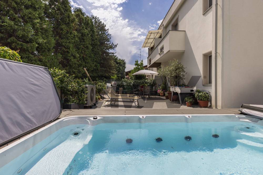 casa indipendente in vendita a Legnano