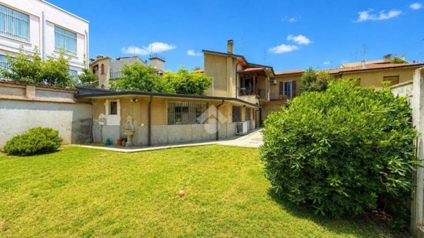 casa indipendente in vendita a Legnano