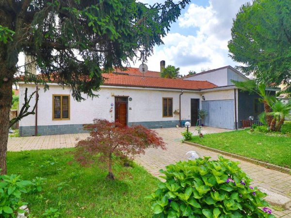 casa indipendente in vendita a Legnano