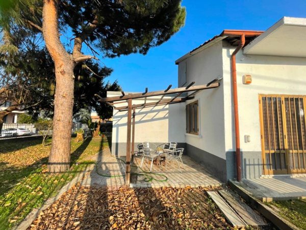 casa indipendente in vendita a Legnano