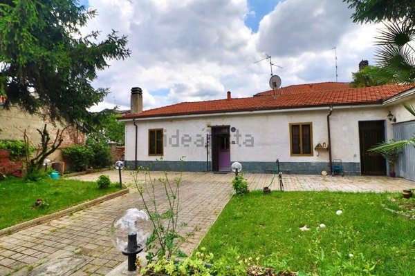 casa indipendente in vendita a Legnano