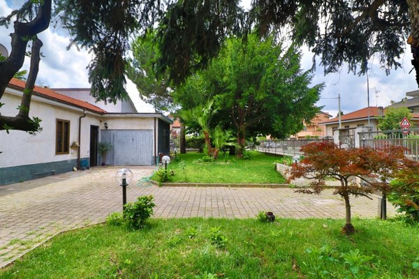 casa indipendente in vendita a Legnano