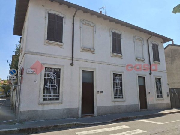 casa indipendente in vendita a Legnano