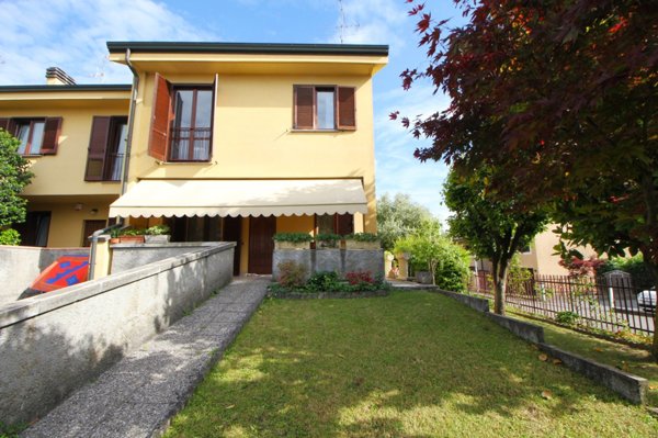 casa indipendente in vendita a Legnano