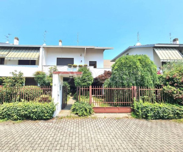 casa indipendente in vendita a Legnano