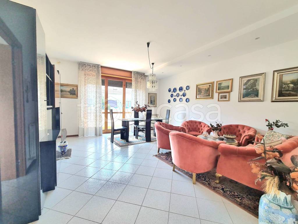 casa indipendente in vendita a Legnano