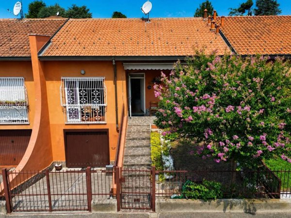 casa indipendente in vendita a Legnano
