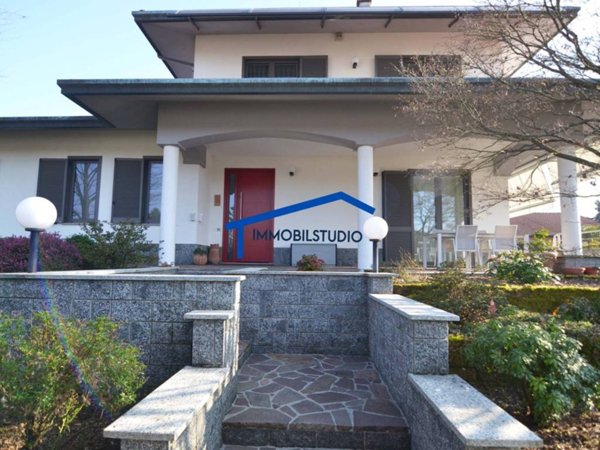 casa indipendente in vendita a Legnano