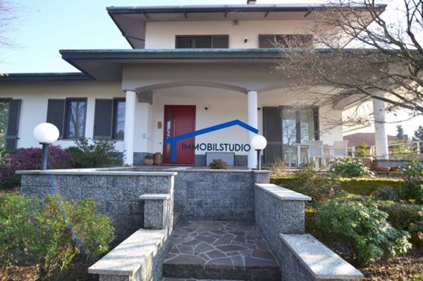 casa indipendente in vendita a Legnano