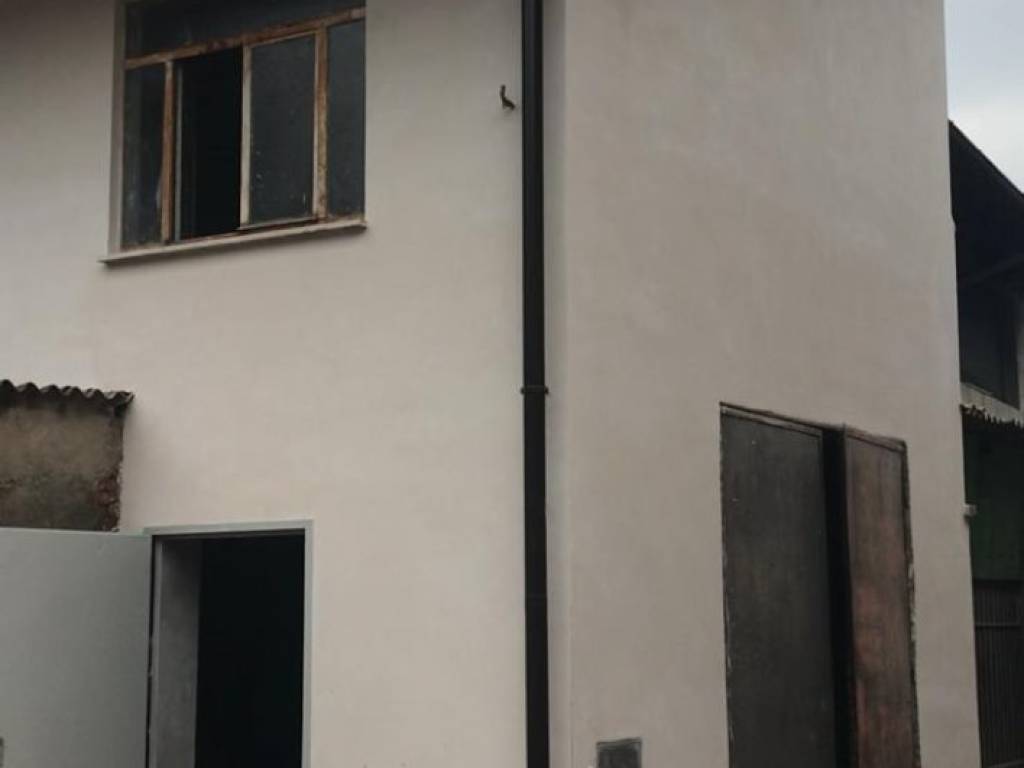 casa indipendente in vendita a Legnano