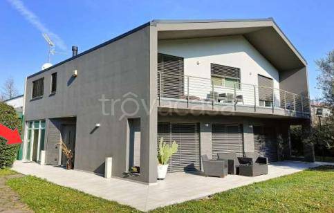 casa indipendente in vendita a Legnano