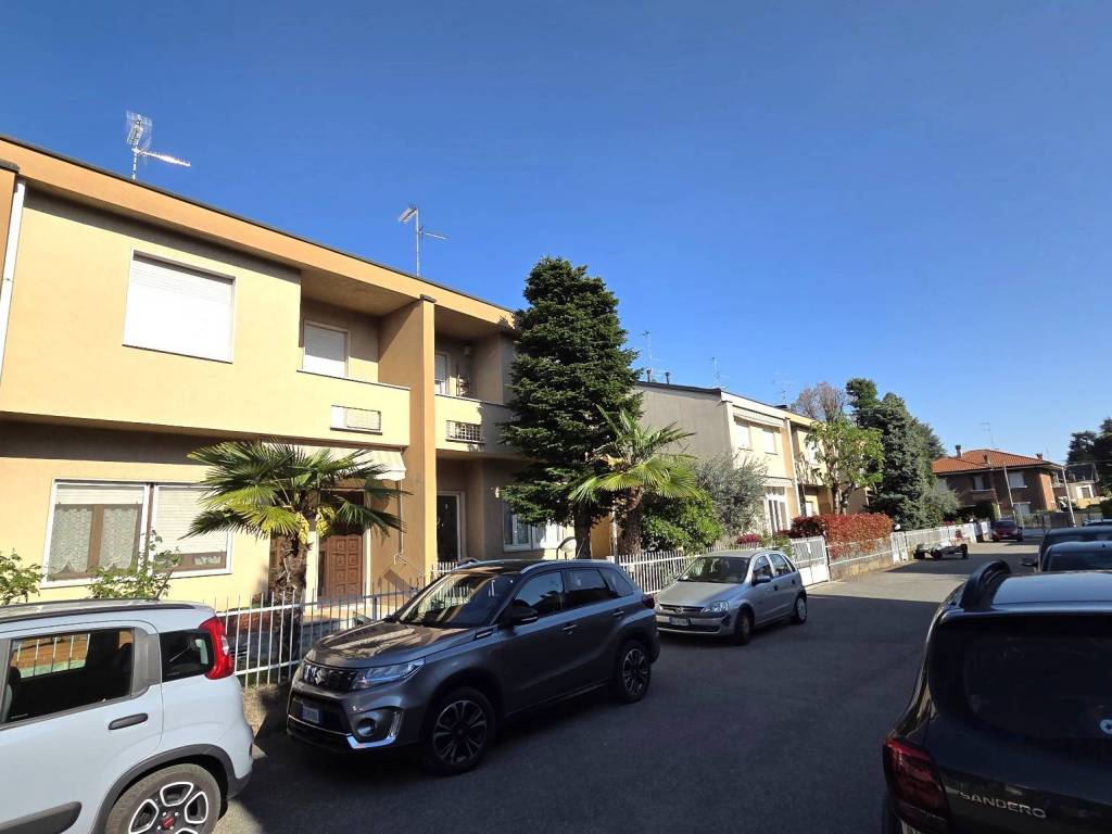 casa indipendente in vendita a Legnano