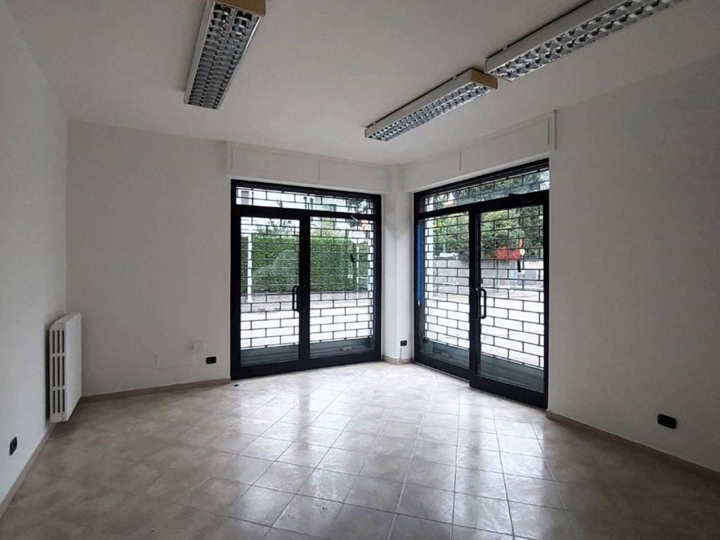 negozio in vendita a Legnano
