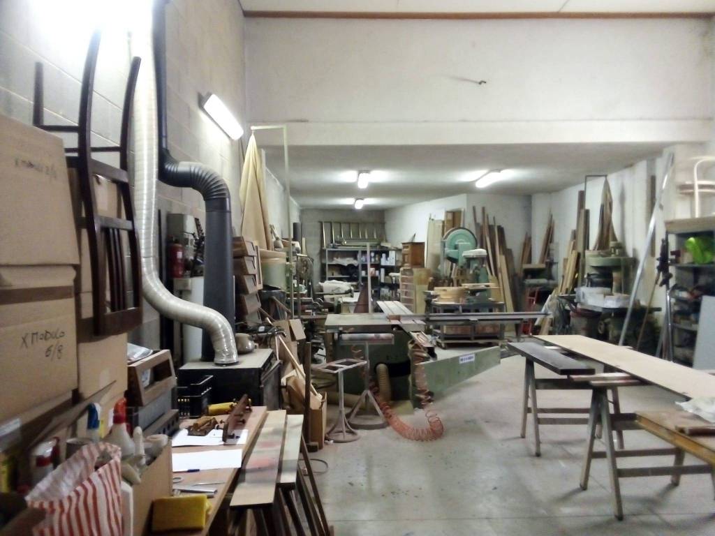 locale commerciale in vendita a Legnano