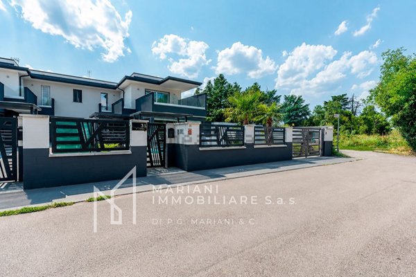 casa indipendente in vendita a Legnano