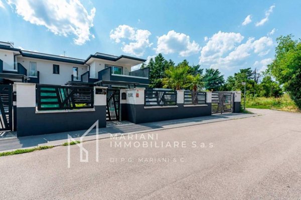 casa indipendente in vendita a Legnano