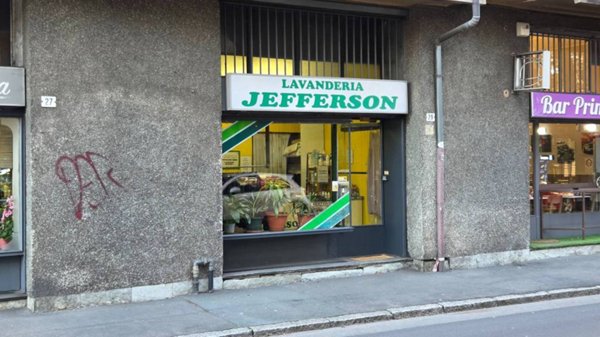 negozio in vendita a Legnano