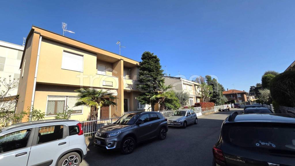 casa indipendente in vendita a Legnano