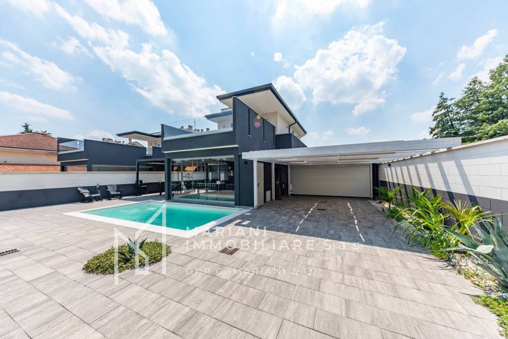 casa indipendente in vendita a Legnano