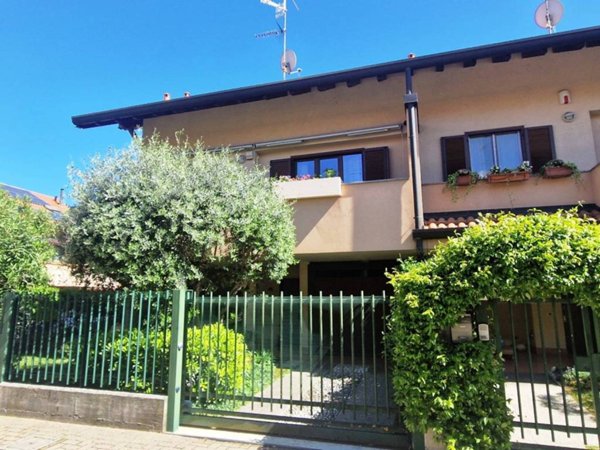 casa indipendente in vendita a Legnano