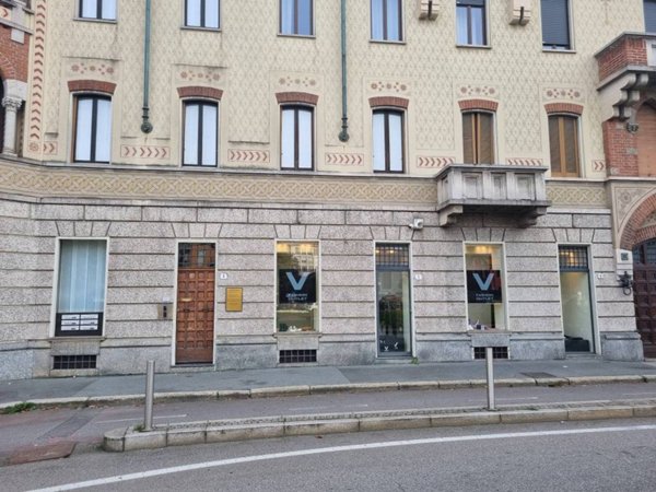 negozio in vendita a Legnano