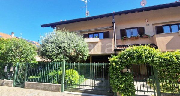 casa indipendente in vendita a Legnano