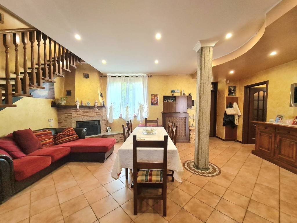 casa indipendente in vendita a Legnano