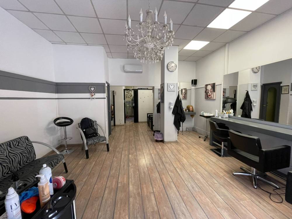 negozio in vendita a Legnano
