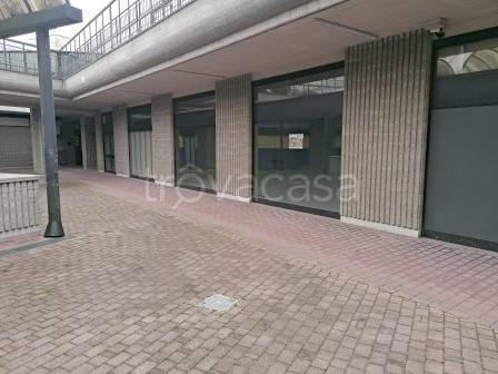 locale commerciale in vendita a Legnano