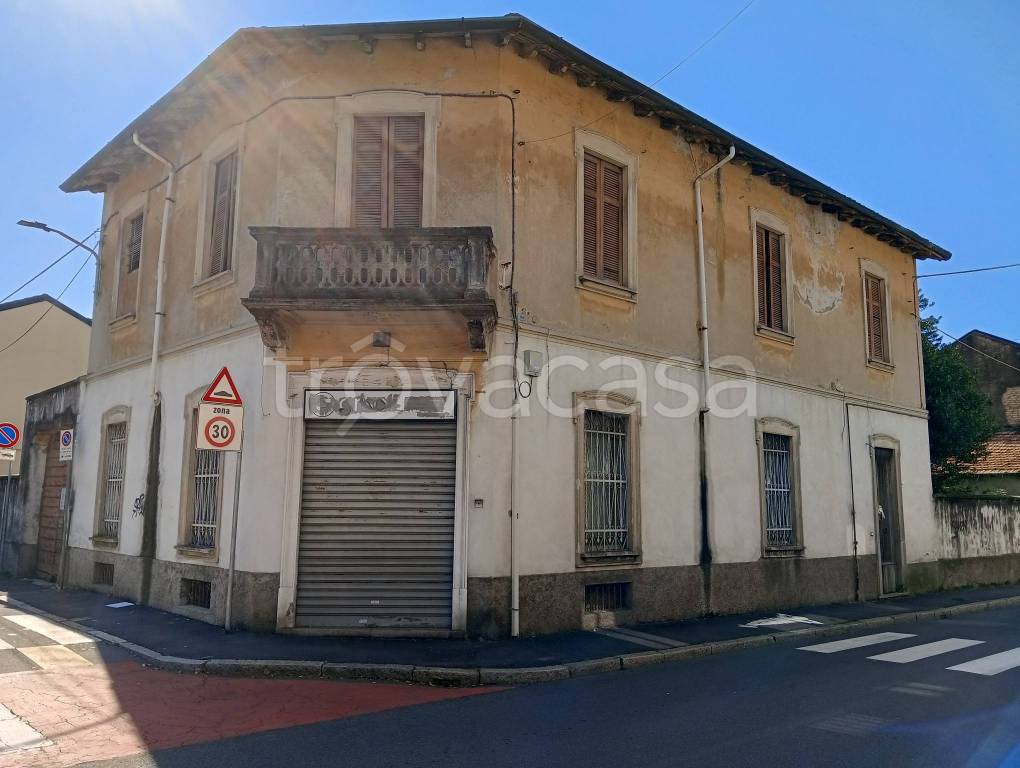 casa indipendente in vendita a Legnano