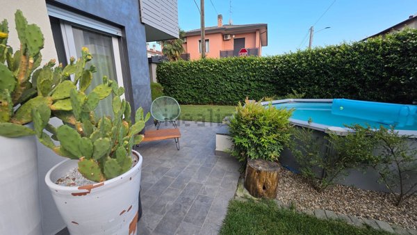 casa indipendente in vendita a Legnano