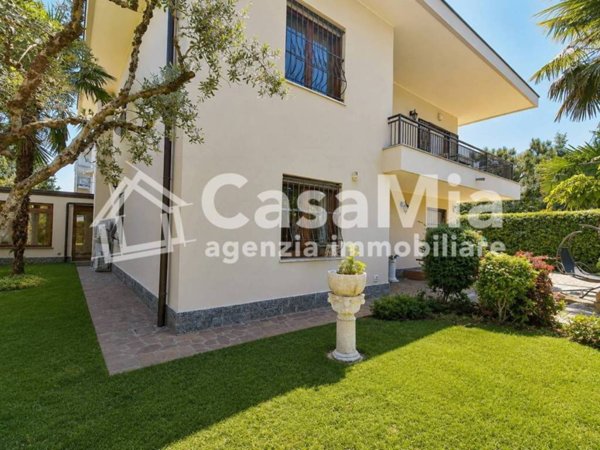casa indipendente in vendita a Legnano