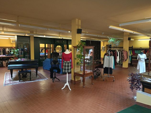 locale commerciale in vendita a Legnano