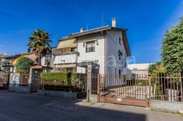 casa indipendente in vendita a Legnano