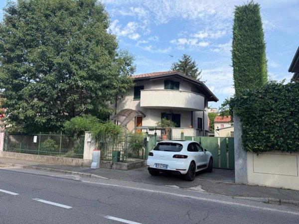 casa indipendente in vendita a Legnano