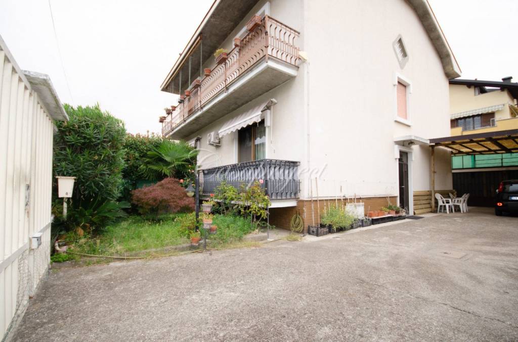 casa indipendente in vendita a Legnano