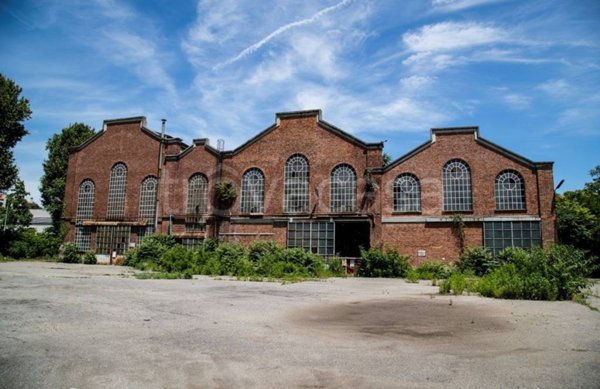 locale commerciale in vendita a Legnano