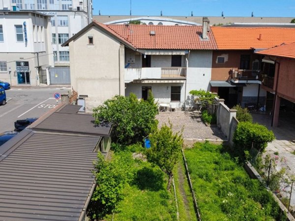 casa indipendente in vendita a Legnano