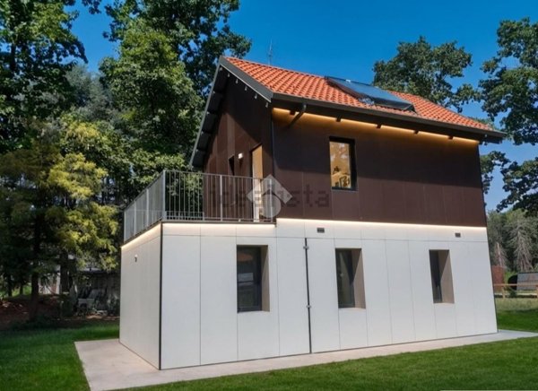 casa indipendente in vendita a Legnano