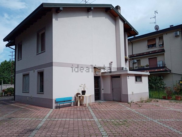 casa indipendente in vendita a Legnano