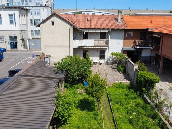 casa indipendente in vendita a Legnano