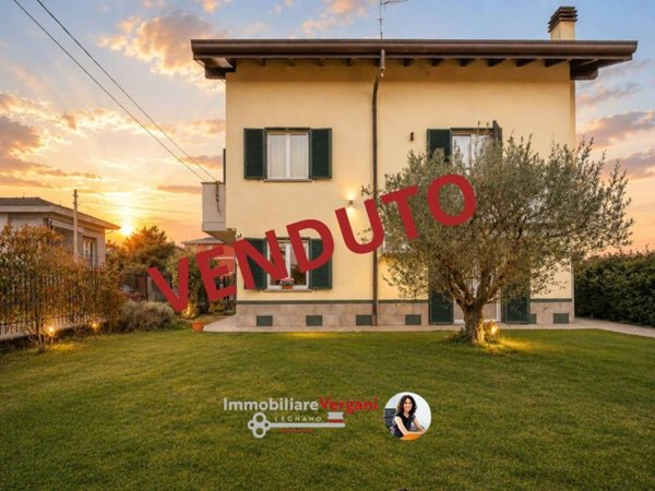 casa indipendente in vendita a Legnano