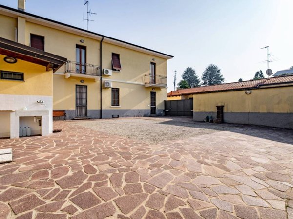 casa indipendente in vendita a Legnano