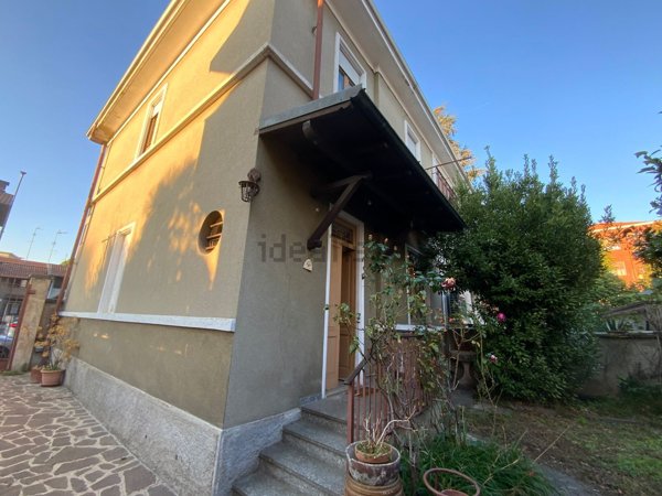 casa indipendente in vendita a Legnano