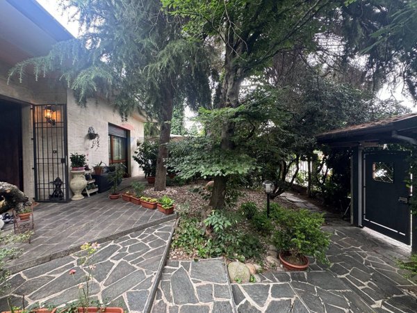 casa indipendente in vendita a Legnano