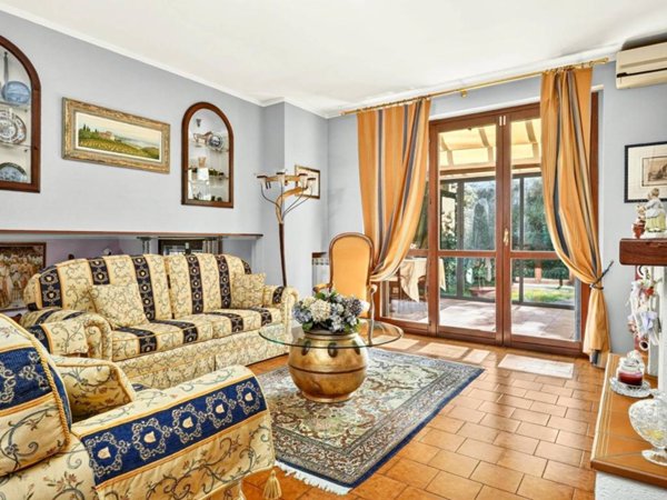 casa indipendente in vendita a Legnano